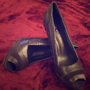 Beautiful brown Nine West heels size 5